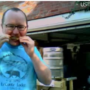 opher_eats_a_wing