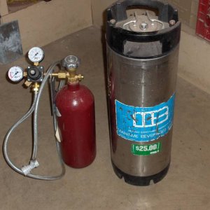 CO2tankandkeg