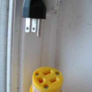 14/3 300V computer cable plugs into Braumeister, which then plugs into the yellow female plug.