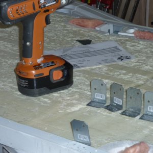 KeezerLidbrackets