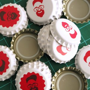 garagemonk.com bottle caps & logo - done!