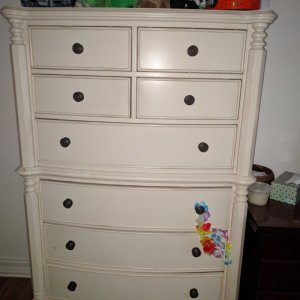 chest of drawers