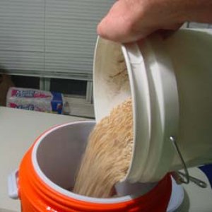 PouringthegristintoMiniMashTun