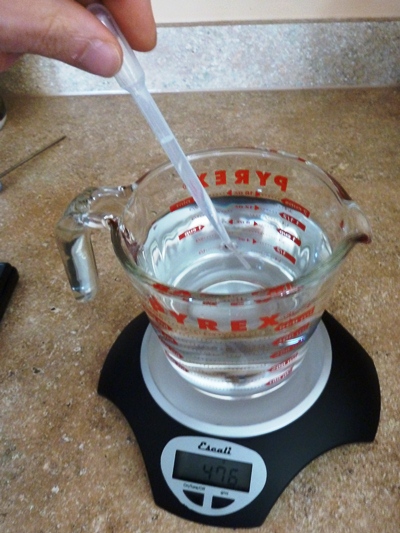 Overfilled_measuring_cup.jpg