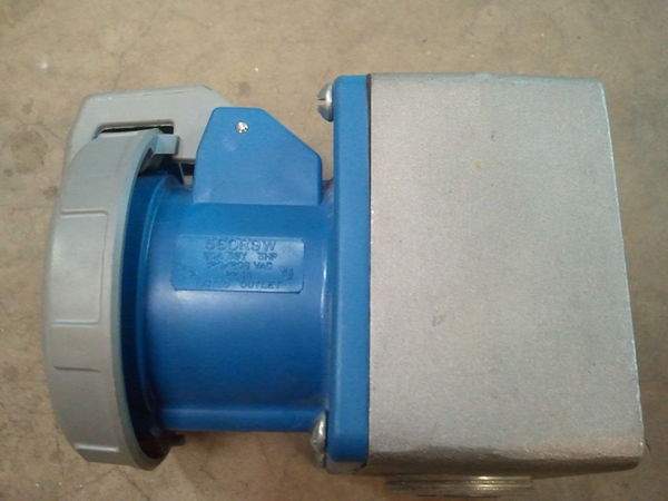 hubbell-560R9W-2.png